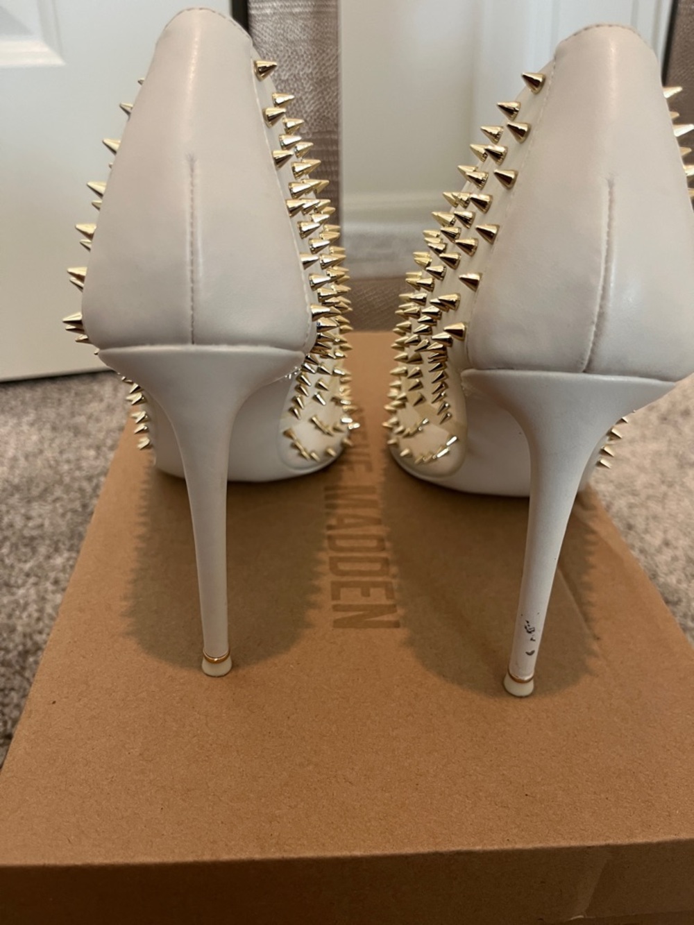 Steve Madden Cream Pointed-Toe Stiletto Pumps with Gold Spikes - Picture 4 of 5
